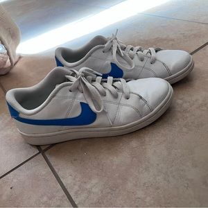 Court royal sneakers
